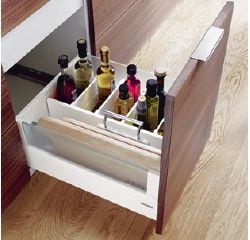 Intivo Blum Orgaline - Bottles and cutting Boards